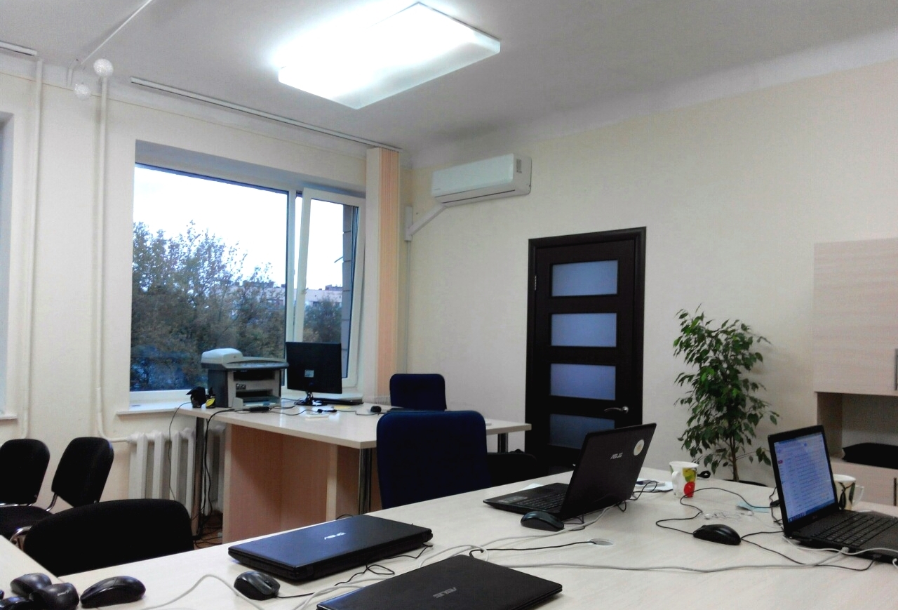 montazh-ventilyatsii-v-ofise